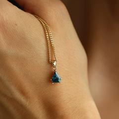 Nangi fine jewelry - blue pendant in yellow gold