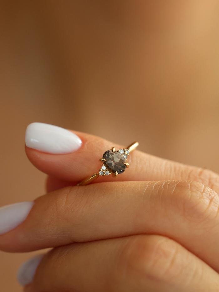 Nangi fine jewelry - brown ring in yellow gold