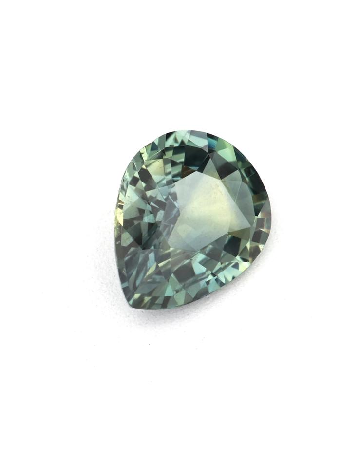 Nangi fine jewelry - green sapphire gemstone in gold
