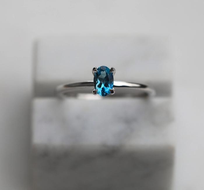 Nangi fine jewelry - blue aquamarine ring in white gold