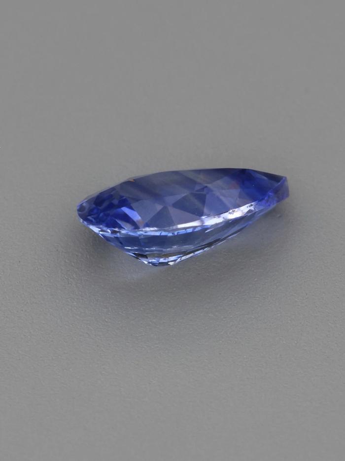 Nangi fine jewelry - blue sapphire gemstone in gold