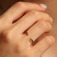 Nangi fine jewelry - black sapphire ring in yellow gold