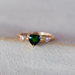 Nangi fine jewelry - green garnet ring in yellow gold