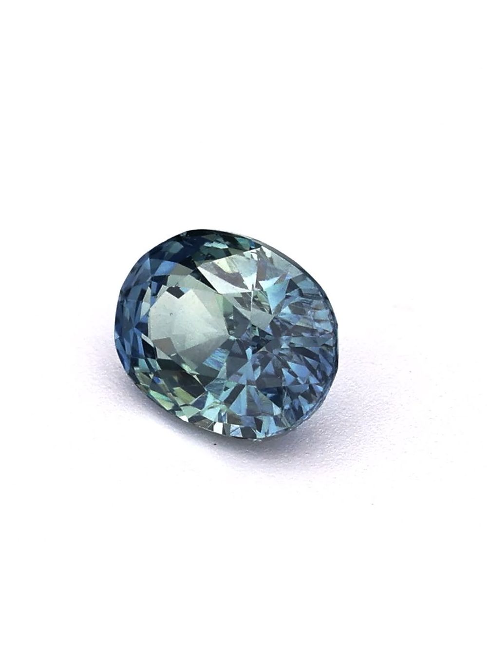 1.32 ct Bicolored, Oval Sapphire