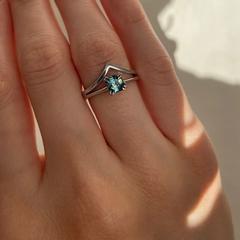 Nangi fine jewelry - teal / Peacock sapphire ring in white gold