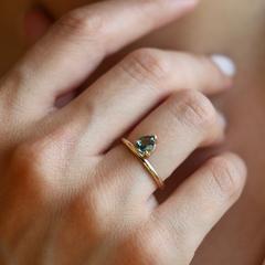Nangi fine jewelry - green ring in yellow gold