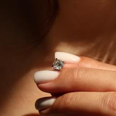 Nangi fine jewelry - white lab-grown diamond earring in gold