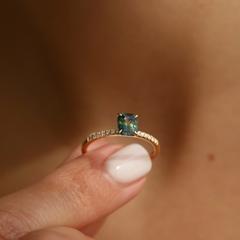 Nangi fine jewelry - blue sapphire ring in yellow gold