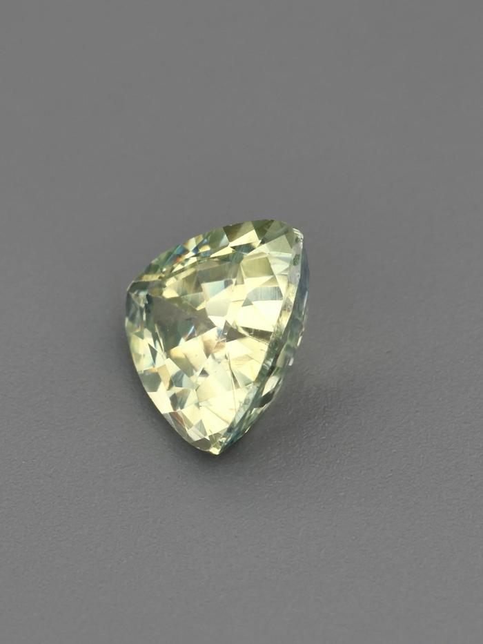 Nangi fine jewelry - green gemstone in gold
