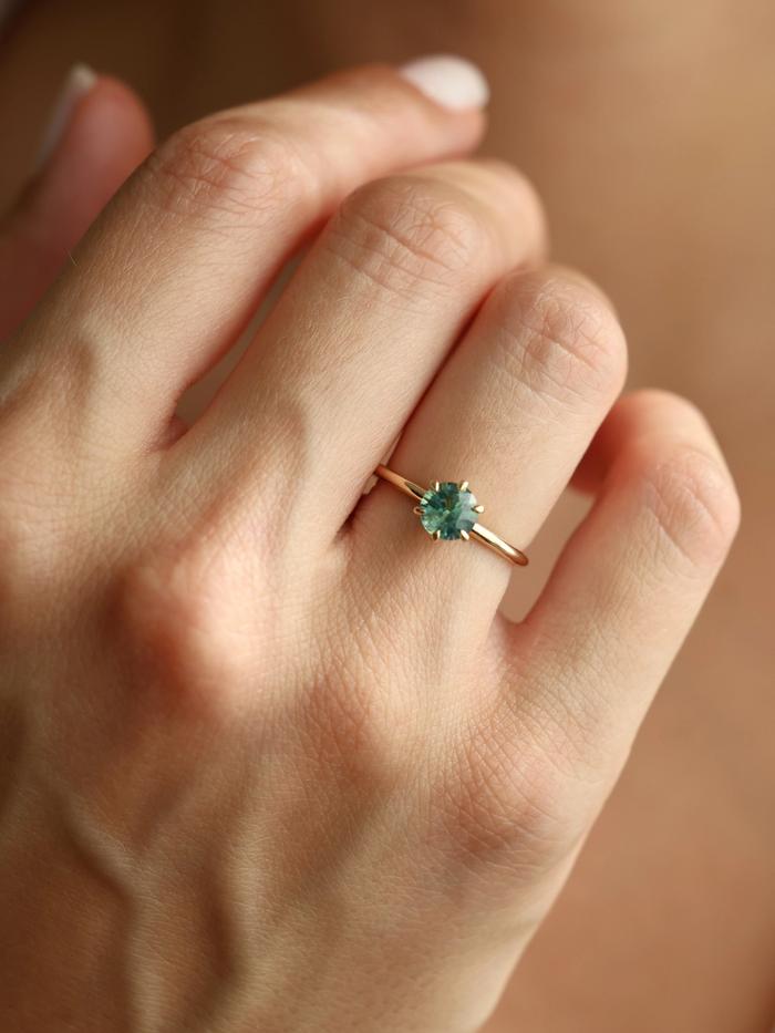 Nangi fine jewelry - green ring in yellow gold