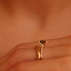 Nangi fine jewelry - green sapphire ring in yellow gold