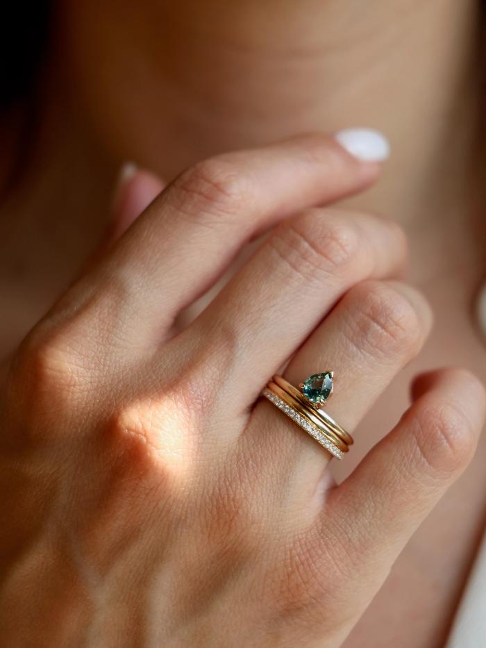 Nangi fine jewelry - green ring in yellow gold