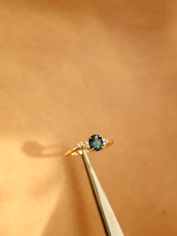 Nangi fine jewelry - blue ring in yellow gold
