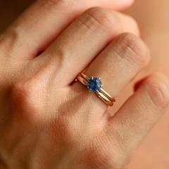 Nangi fine jewelry - teal / Peacock ring in yellow gold