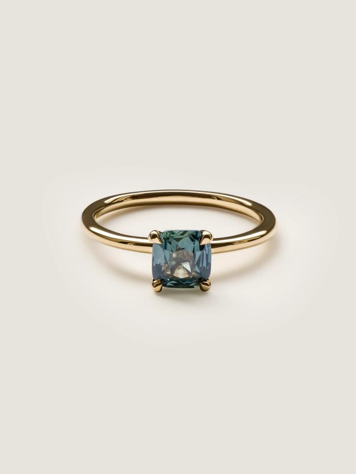 Nangi fine jewelry - teal / Peacock sapphire ring in yellow gold