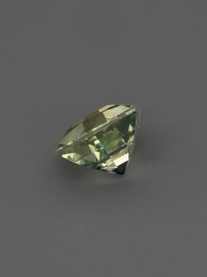 Nangi fine jewelry - green gemstone in gold