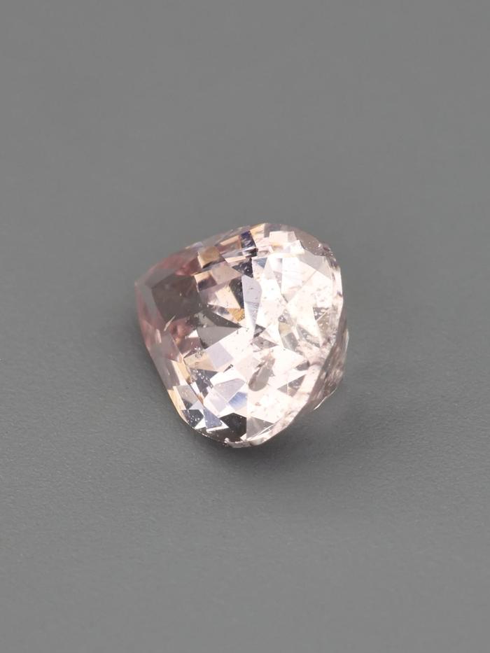 Nangi fine jewelry - pink gemstone in gold