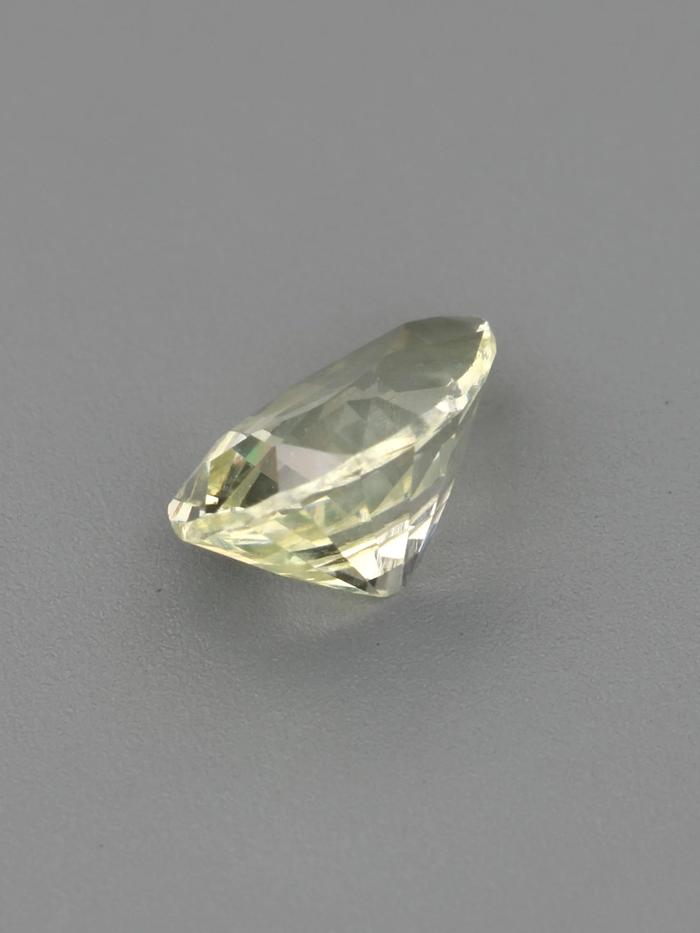 Nangi fine jewelry - yellow gemstone in gold