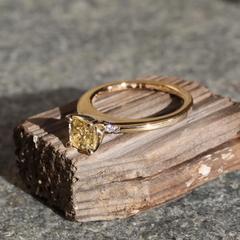 Nangi fine jewelry - yellow sapphire ring in yellow gold