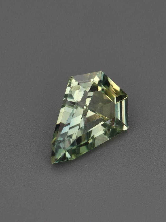 Nangi fine jewelry - green gemstone in gold