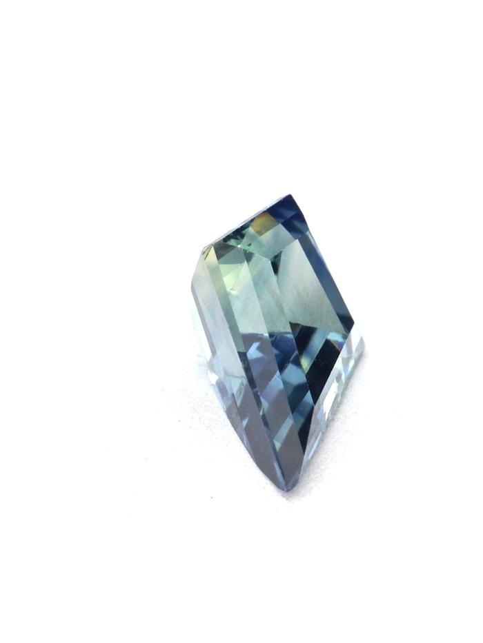 Nangi fine jewelry - blue gemstone in gold