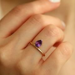 Nangi fine jewelry - purple amethyst ring in yellow gold