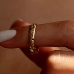 Nangi fine jewelry - black sapphire ring in gold