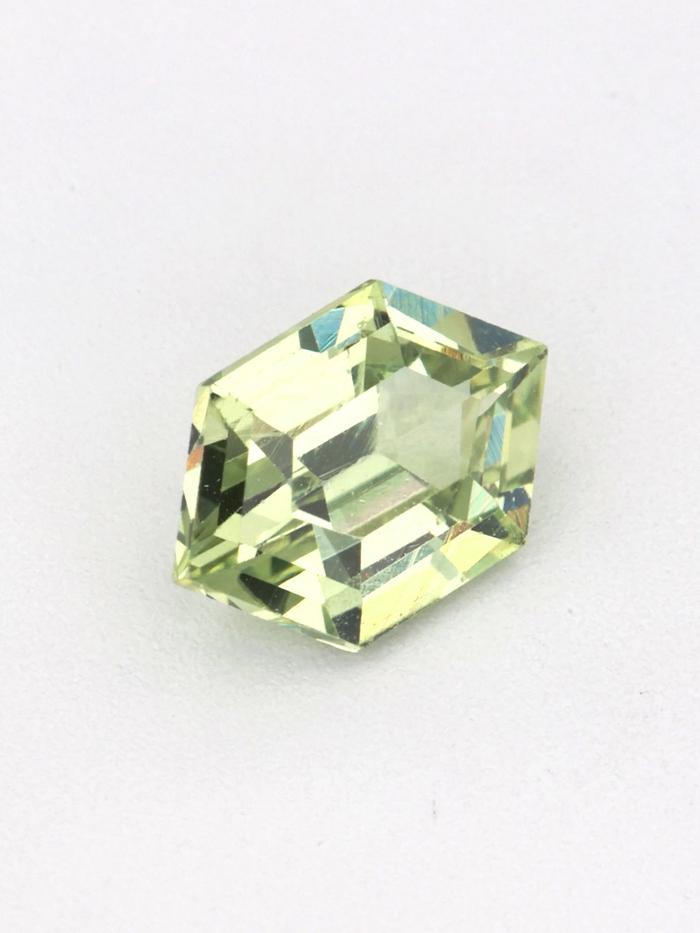 Nangi fine jewelry - green gemstone in gold