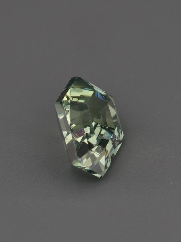 Nangi fine jewelry - green gemstone in gold