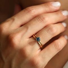 Nangi fine jewelry - teal / Peacock ring in yellow gold