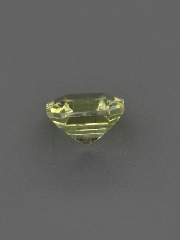 Nangi fine jewelry - green gemstone in gold