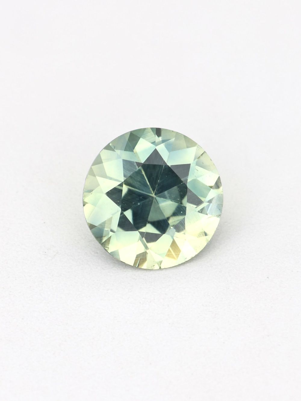 Tropical Zest Sapphire — 0.55 ct Round Cut
