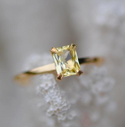 Nangi fine jewelry - yellow sapphire ring in yellow gold