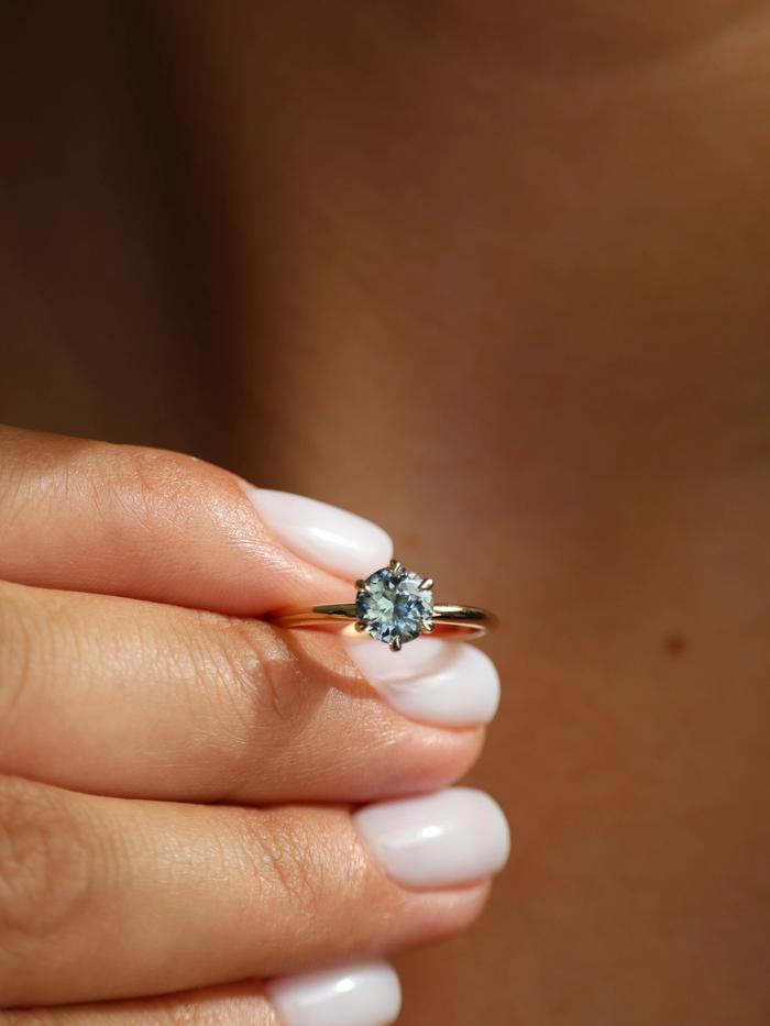 Nangi fine jewelry - grey ring in yellow gold