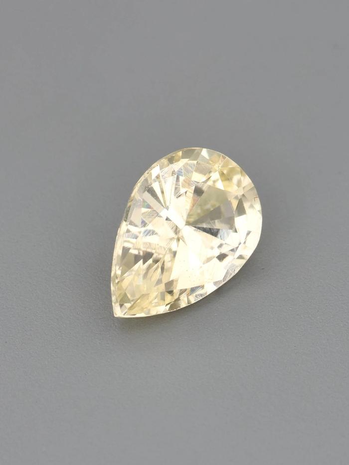 Nangi fine jewelry - yellow sapphire gemstone in gold