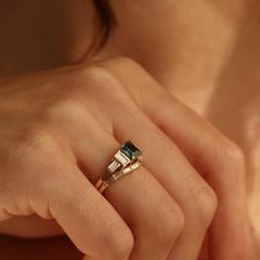 Nangi fine jewelry - teal / Peacock sapphire ring in yellow gold