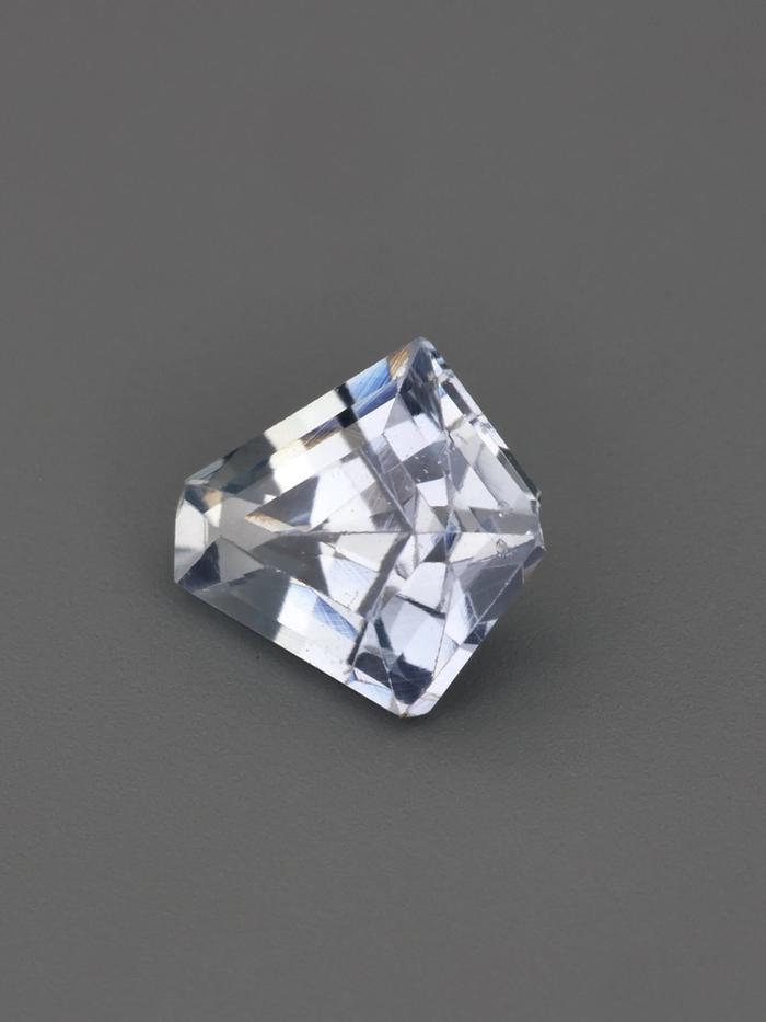 Nangi fine jewelry - blue gemstone in gold