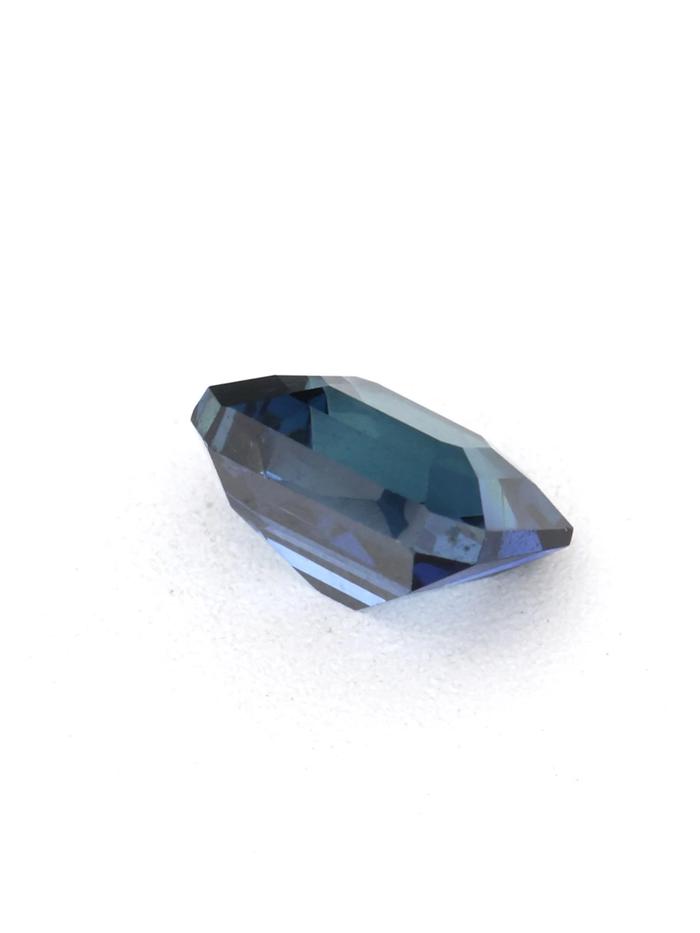 Nangi fine jewelry - blue gemstone in gold
