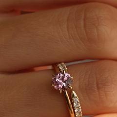 Nangi fine jewelry - pink sapphire ring in yellow gold