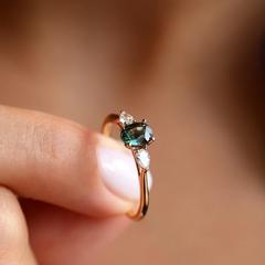 Nangi fine jewelry - teal / Peacock ring in yellow gold