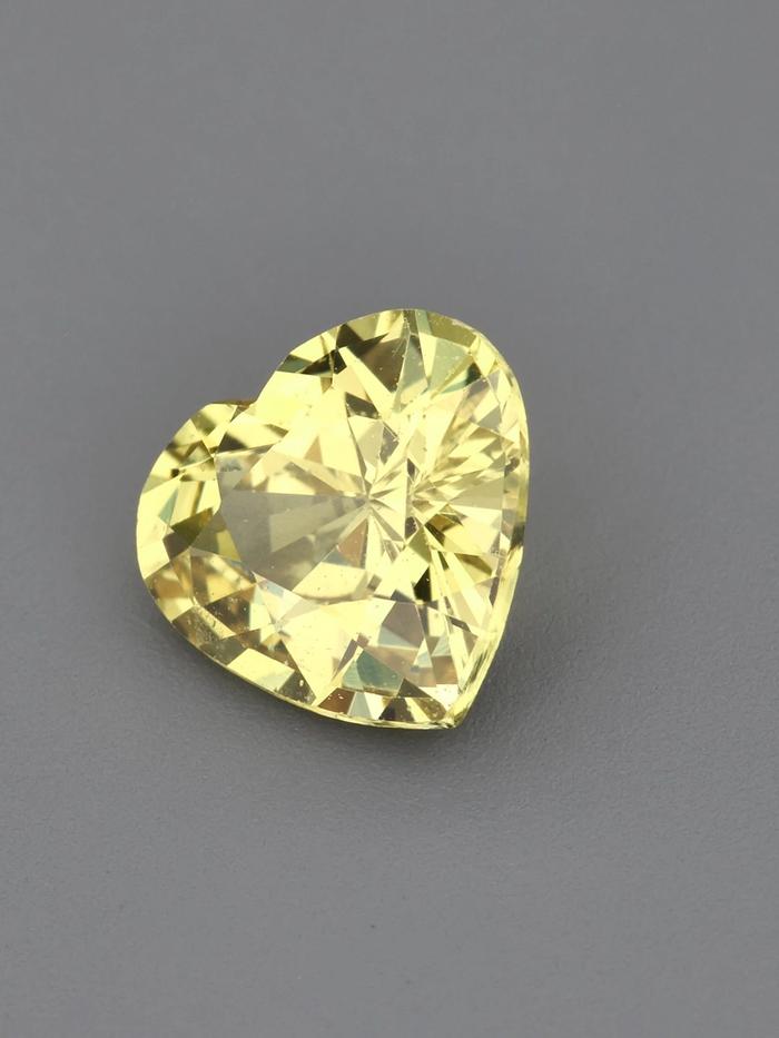 Nangi fine jewelry - yellow gemstone in gold