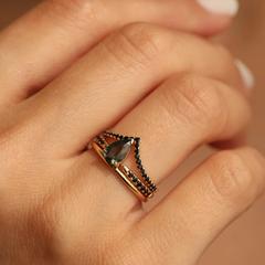 Nangi fine jewelry - black sapphire ring in yellow gold