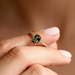 Nangi fine jewelry - green ring in yellow gold