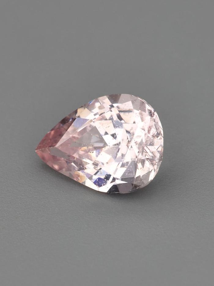 Nangi fine jewelry - pink gemstone in gold