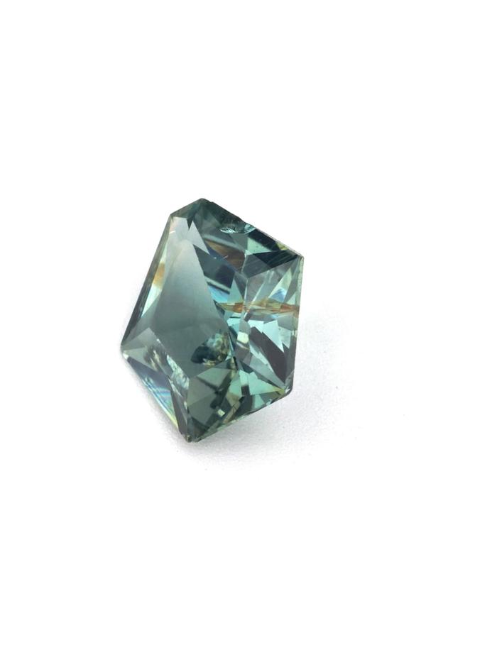 Nangi fine jewelry - green gemstone in gold