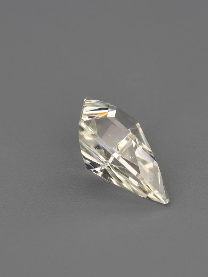 Nangi fine jewelry - champagne sapphire gemstone in gold