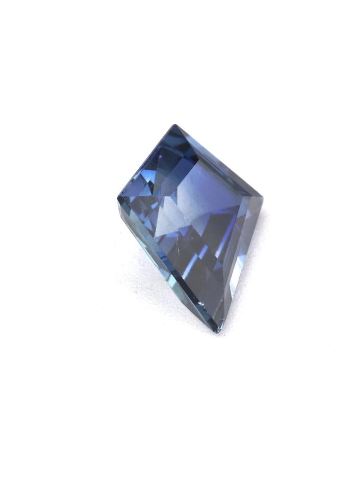 Nangi fine jewelry - blue gemstone in gold