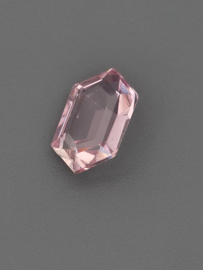 Nangi fine jewelry - pink gemstone in gold
