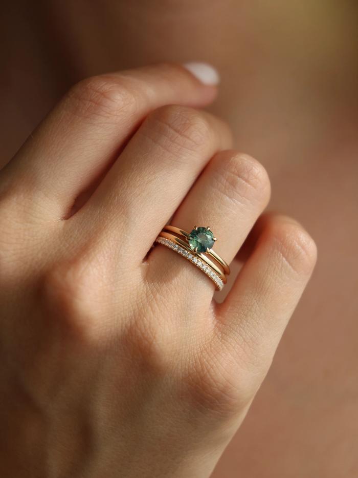 Nangi fine jewelry - green ring in yellow gold