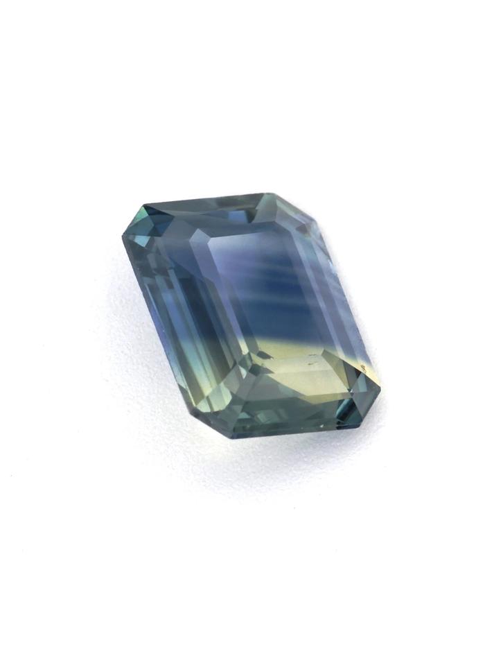 Nangi fine jewelry - blue gemstone in gold